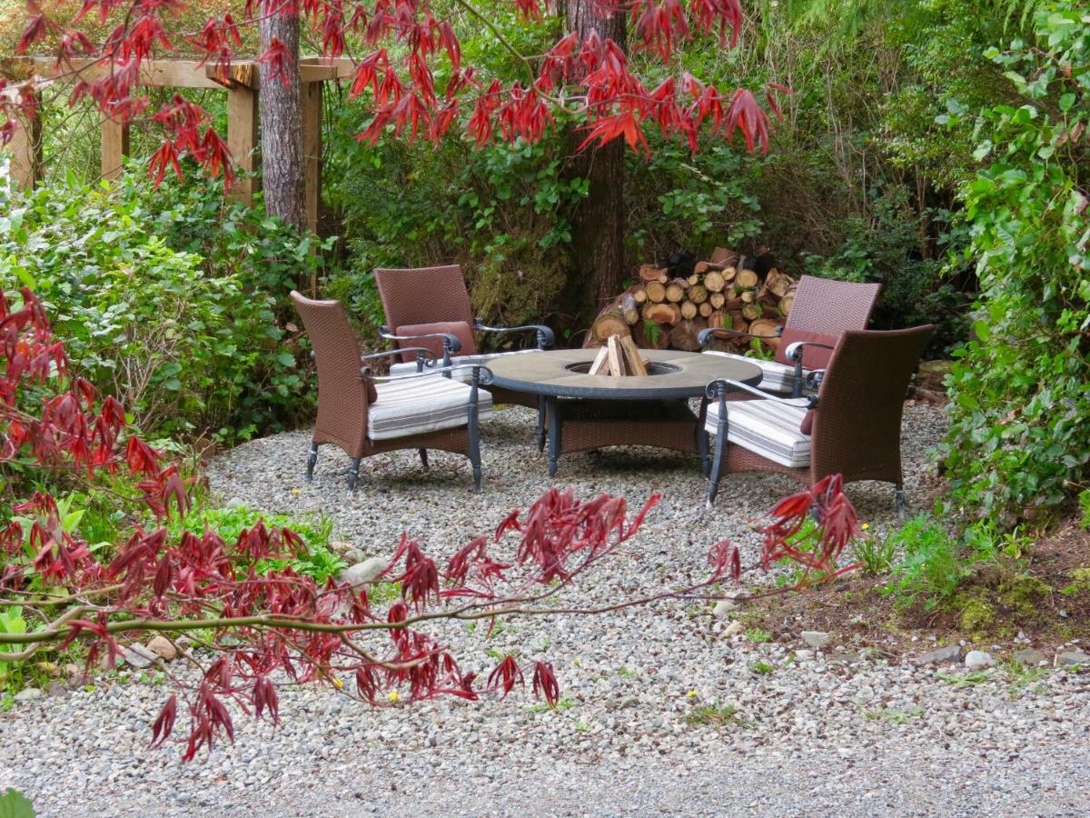 Cobble Wood And Bird Sanctuary Guest Houses Tofino Exterior photo