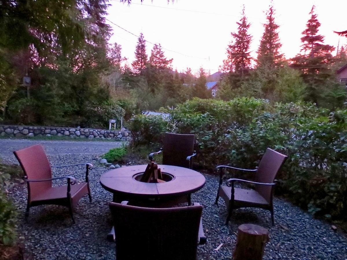 Cobble Wood And Bird Sanctuary Guest Houses Tofino Exterior photo